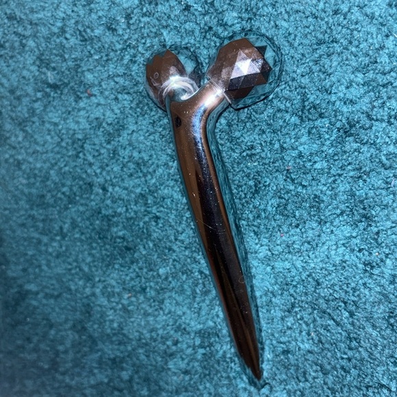 Silver 3D style Facial Roller - Picture 7 of 14